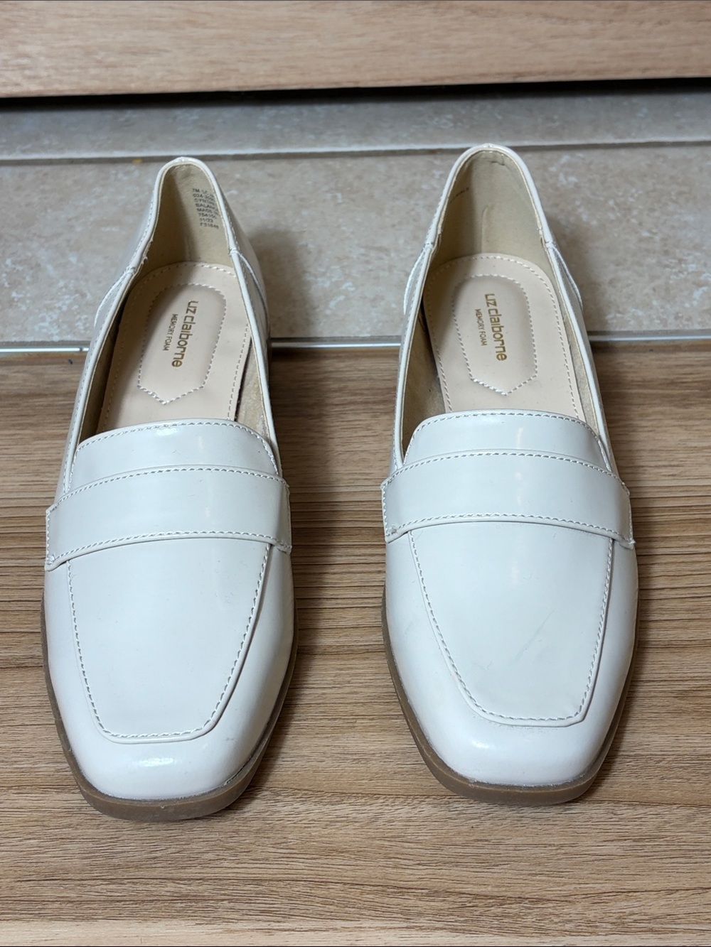 Liz Claiborne Jansey Cream Square Toe Penny Loafers Memory Foam Size 7